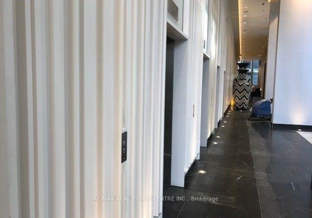 42-charles-street-e-toronto-ontario-c12761330