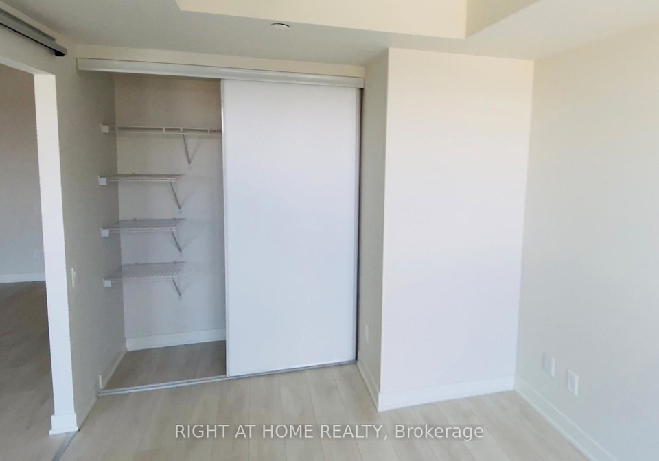 6-sonic-way-east-york-ontario-c12762200