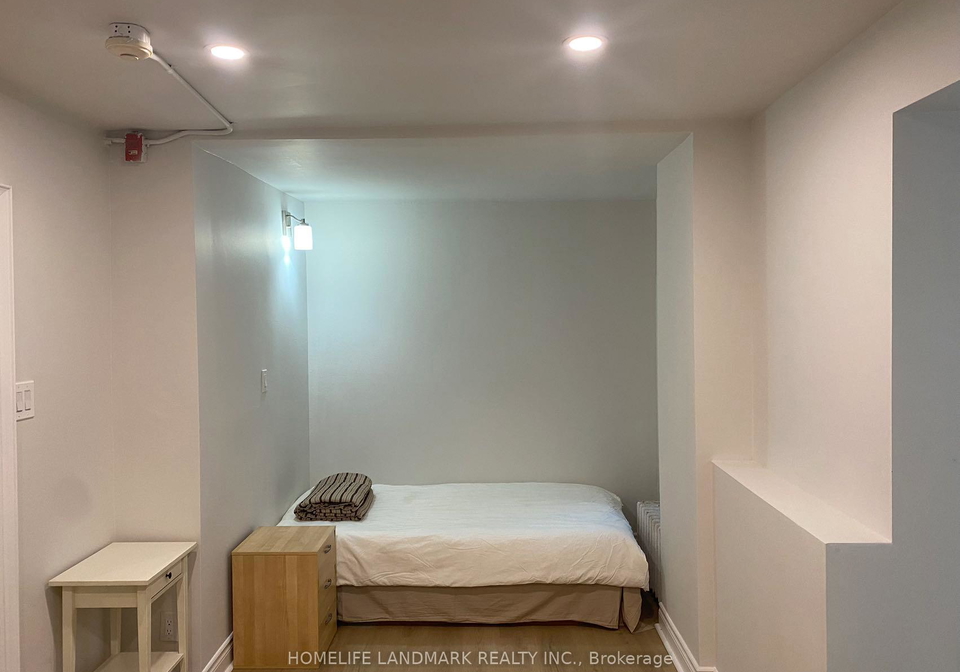 353-spadina-avenue-toronto-ontario-c12762232