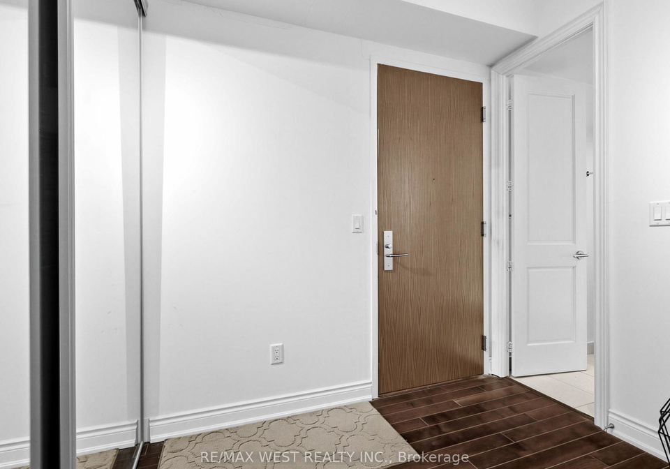 388-yonge-street-toronto-ontario-c12763040