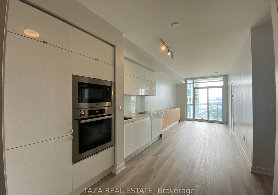 21-iceboat-terrace-toronto-ontario-c12763048