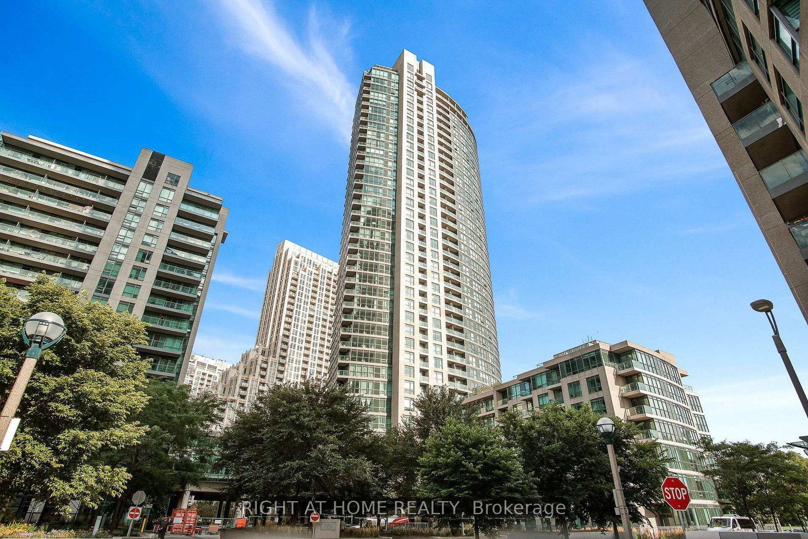 215-fort-york-boulevard-toronto-ontario-c12764618