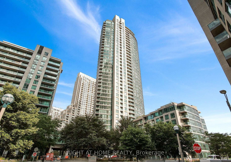 215-fort-york-boulevard-toronto-ontario-c12764618