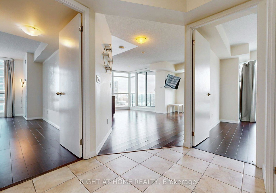 215-fort-york-boulevard-toronto-ontario-c12764618