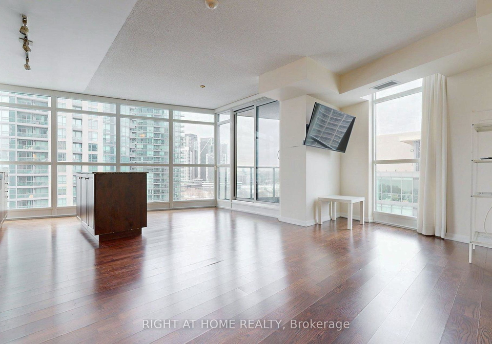 215-fort-york-boulevard-toronto-ontario-c12764618