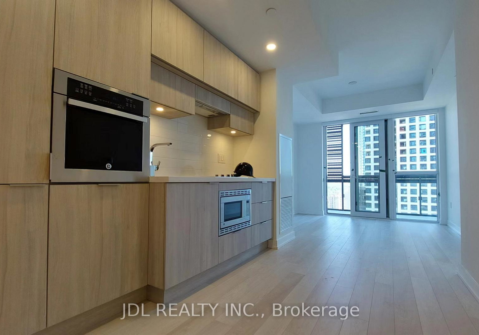 39-roehampton-avenue-toronto-ontario-c12765212