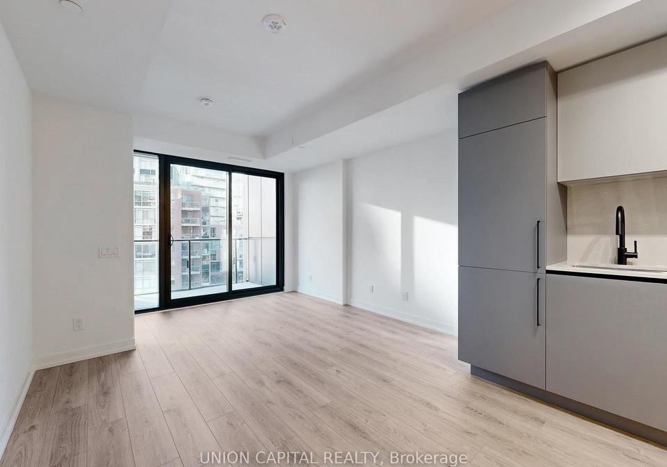 35-parliament-street-toronto-ontario-c12765332