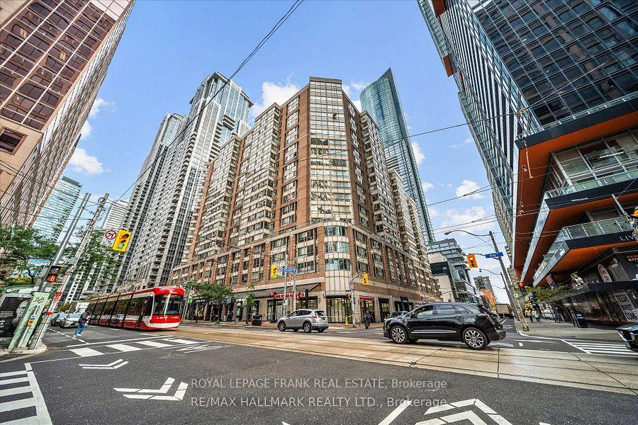 717-bay-street-toronto-ontario-c12765404