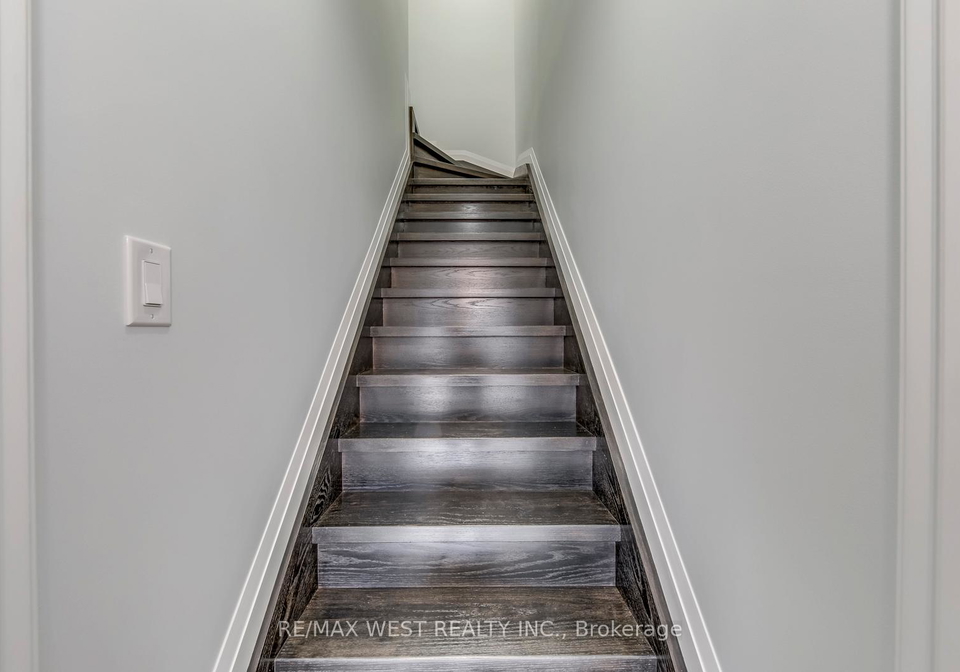 1190-ossington-avenue-toronto-ontario-c12765524