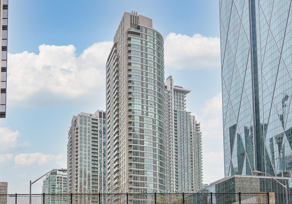18-yonge-street-toronto-ontario-c12765612