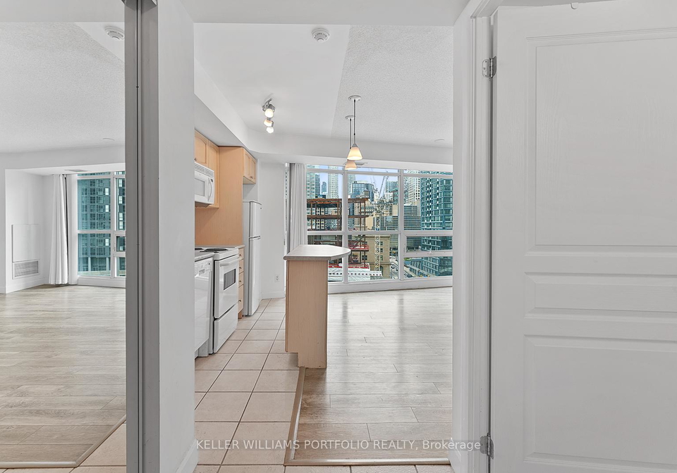 18-yonge-street-toronto-ontario-c12765612
