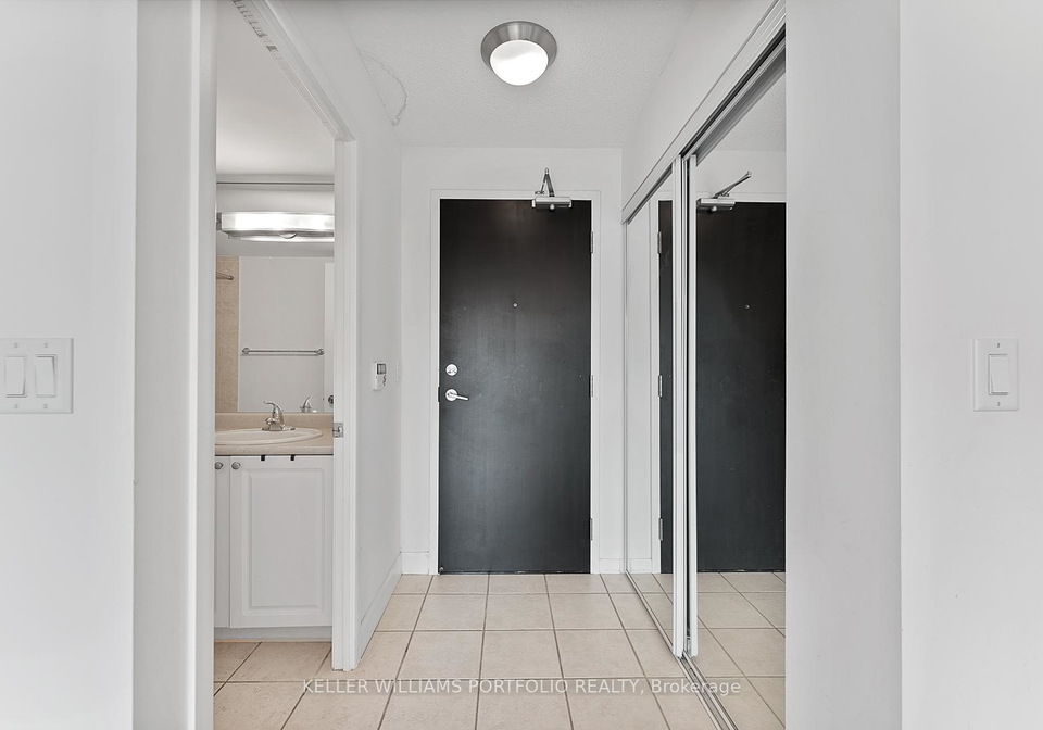 18-yonge-street-toronto-ontario-c12765612