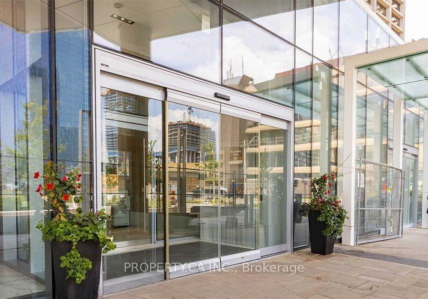 15-queens-quay-e-toronto-ontario-c12765736