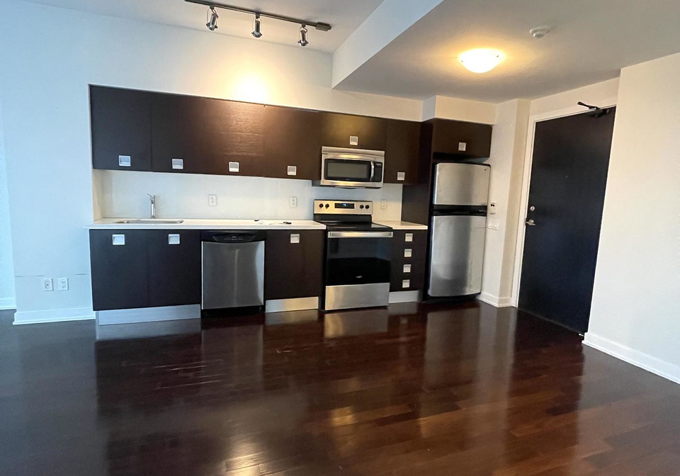33-charles-street-e-toronto-ontario-c12766148