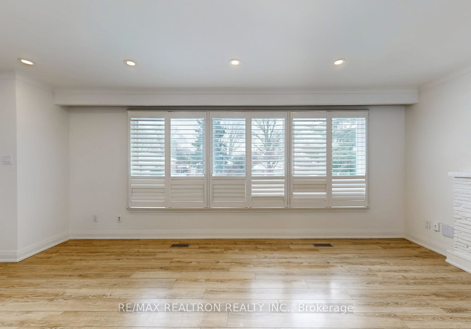 24-fenelon-drive-north-york-ontario-c12766366