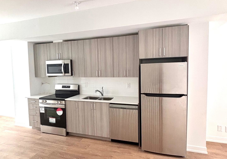 23-case-ootes-drive-north-york-ontario-c12766386