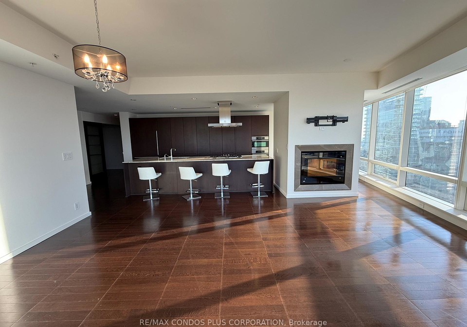 180-university-avenue-toronto-ontario-c12766800