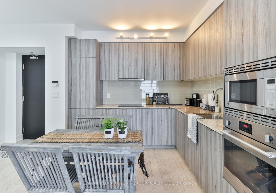 955-bay-street-toronto-ontario-c12766920