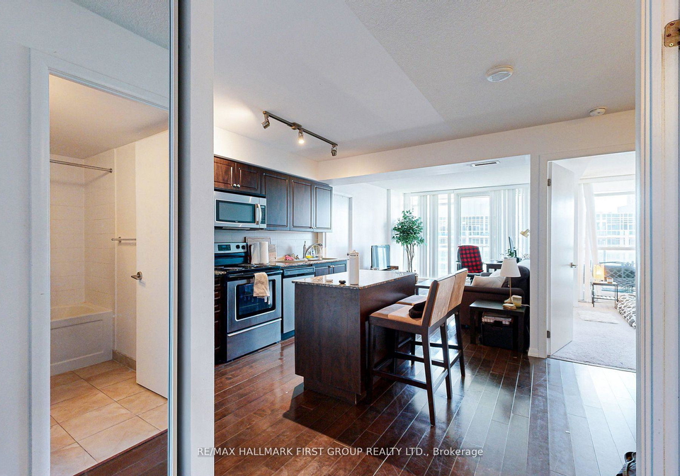 209-fort-york-boulevard-toronto-ontario-c12767540