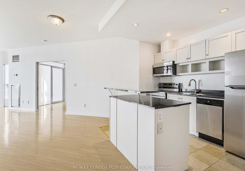 208-queens-quay-w-toronto-ontario-c12767980