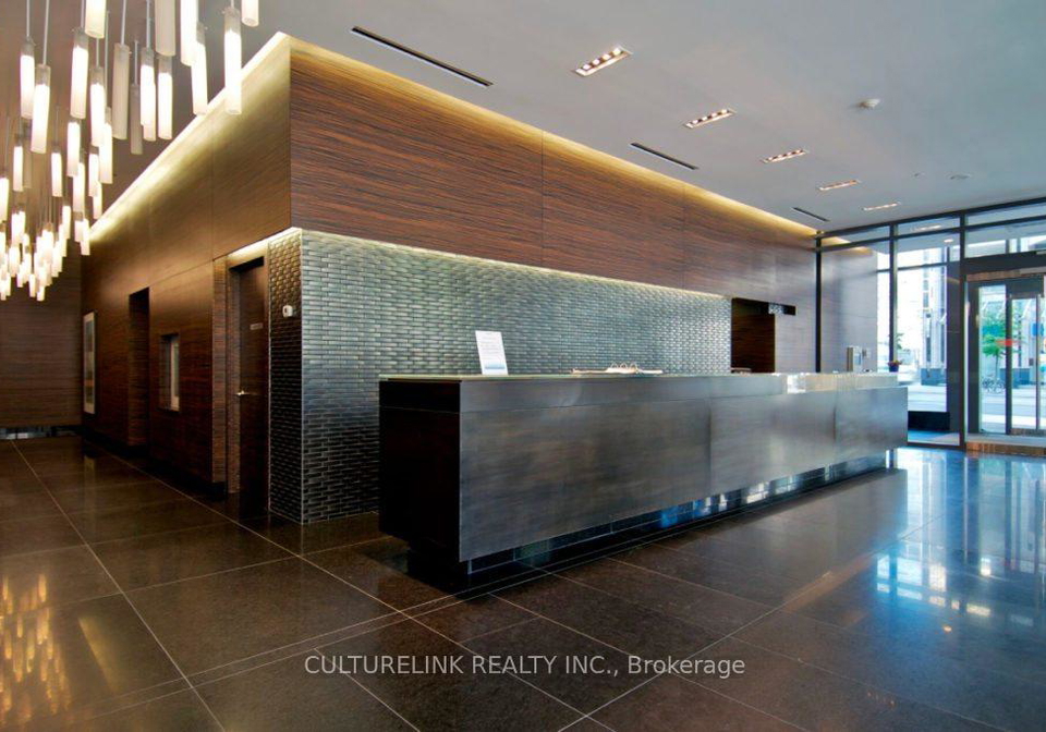 770-bay-street-toronto-ontario-c12768002