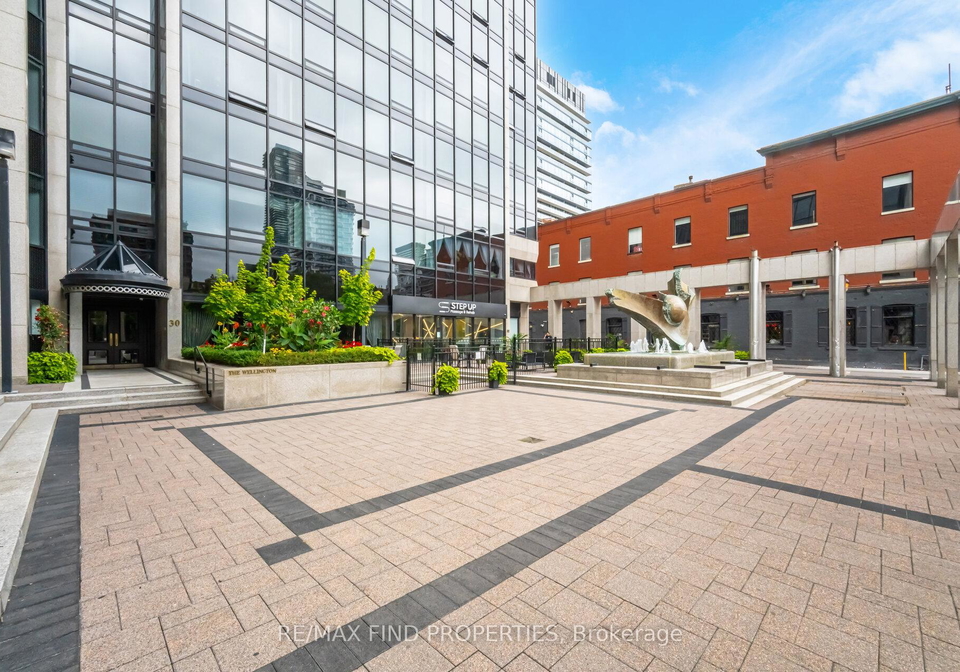 30-wellington-street-e-toronto-ontario-c12768908