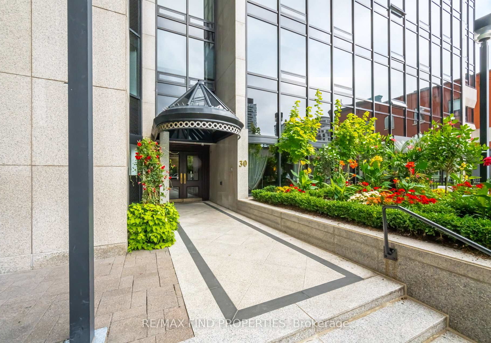 30-wellington-street-e-toronto-ontario-c12768908