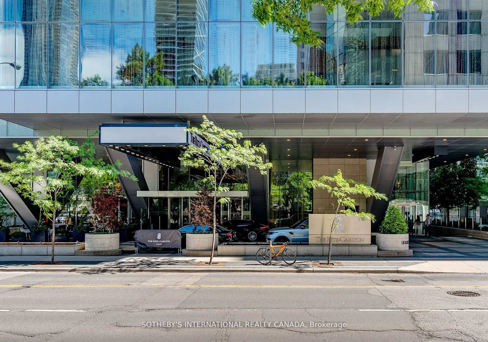 183-wellington-street-w-toronto-ontario-c12768960