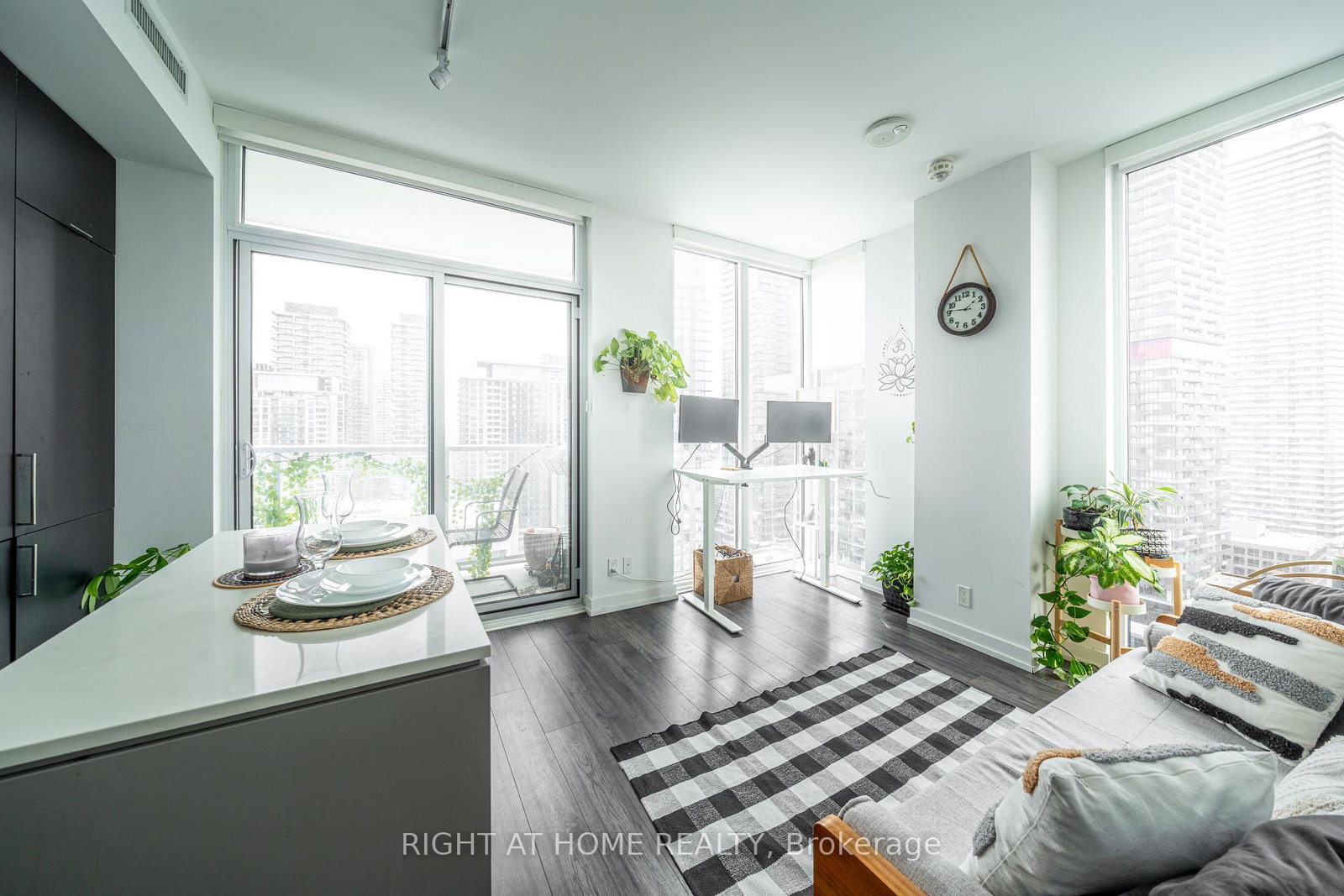 33-helendale-avenue-toronto-ontario-c12769230