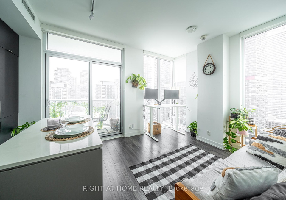33-helendale-avenue-toronto-ontario-c12769230