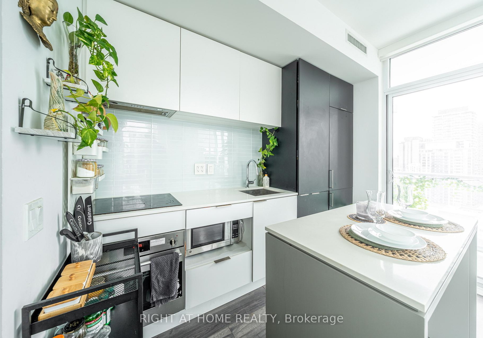 33-helendale-avenue-toronto-ontario-c12769230