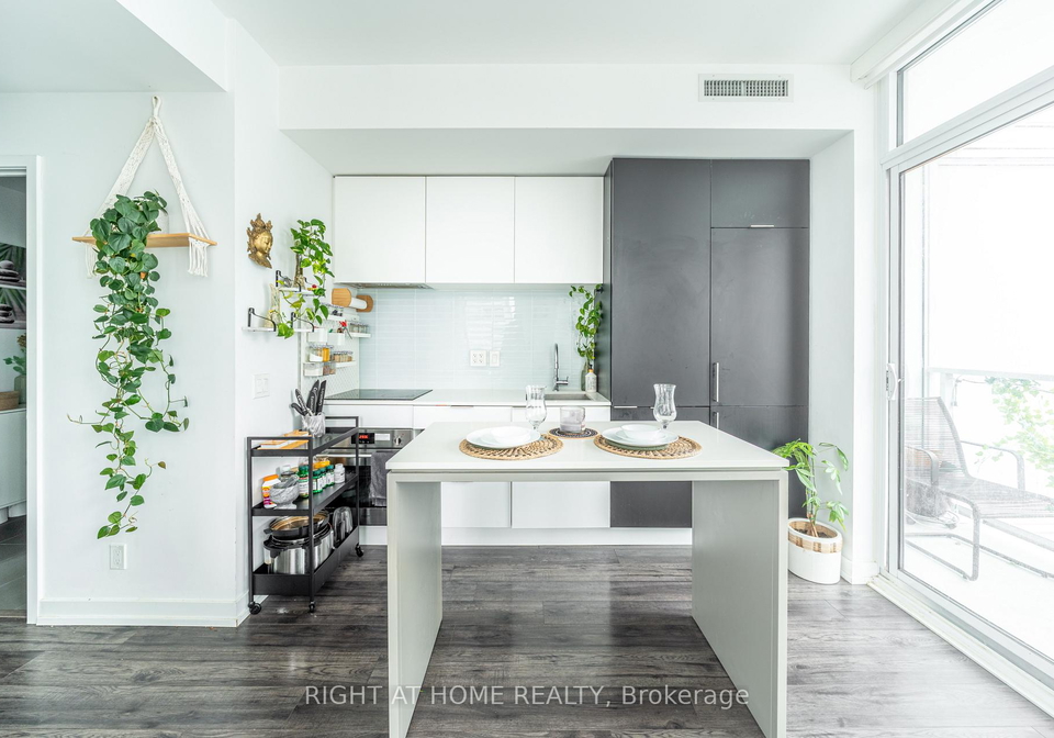 33-helendale-avenue-toronto-ontario-c12769230