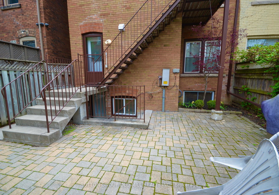 180-madison-avenue-toronto-ontario-c12769738