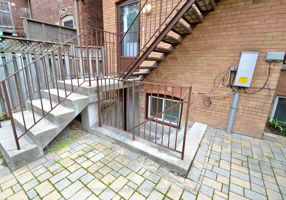 180-madison-avenue-toronto-ontario-c12769738