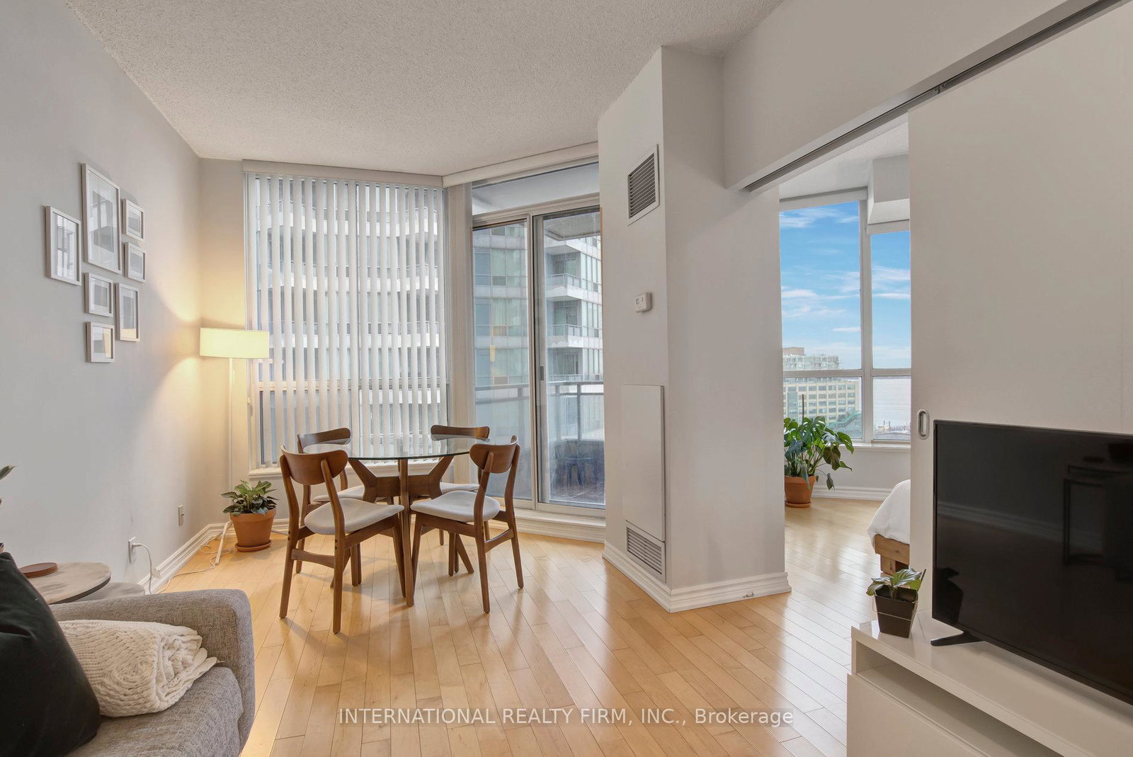 230-queens-quay-w-toronto-ontario-c12769922