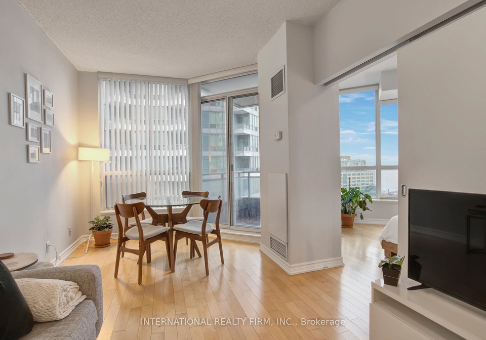 230-queens-quay-w-toronto-ontario-c12769922