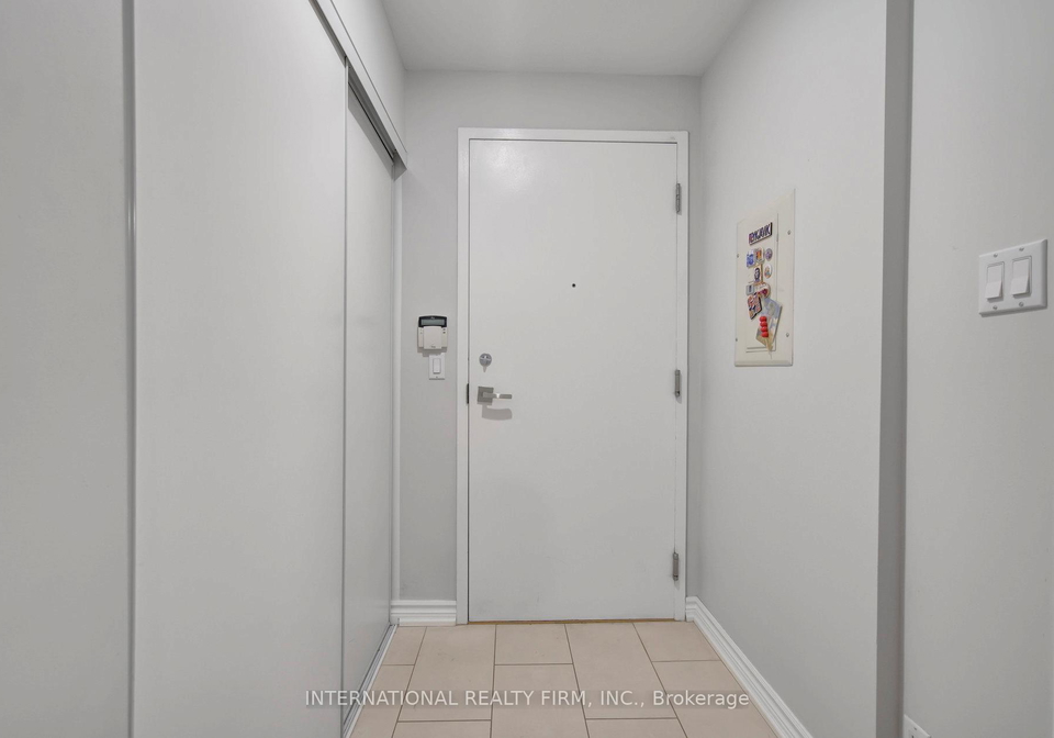 230-queens-quay-w-toronto-ontario-c12769922