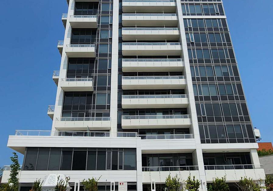75-canterbury-place-toronto-ontario-c12770180