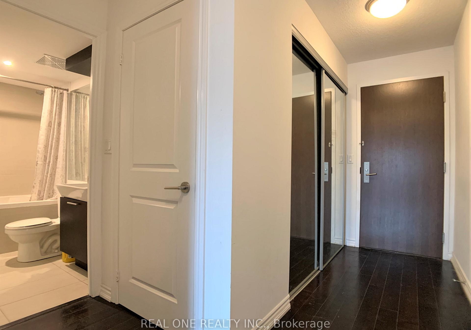 386-yonge-street-toronto-ontario-c12770312