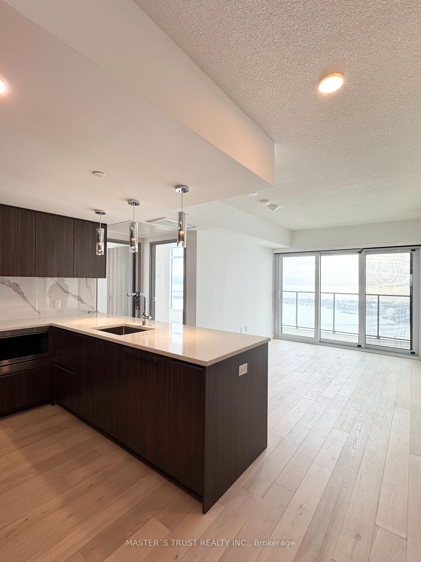 3-concord-cityplace-way-toronto-ontario-c12770512