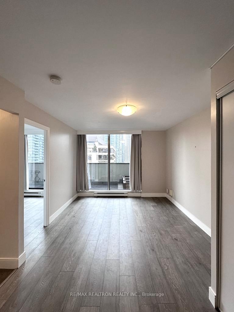 914-yonge-street-toronto-ontario-c12770640