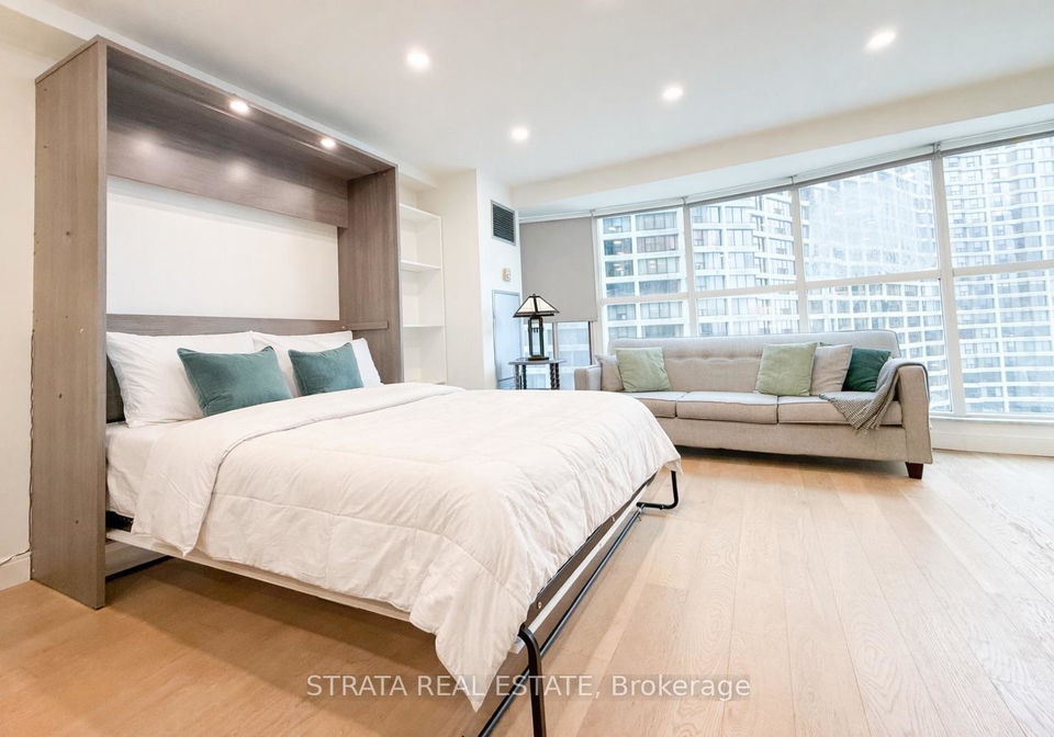 77-harbour-square-toronto-ontario-c12771068