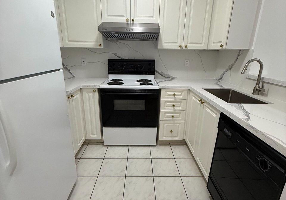 39-pemberton-avenue-north-york-ontario-c12772422