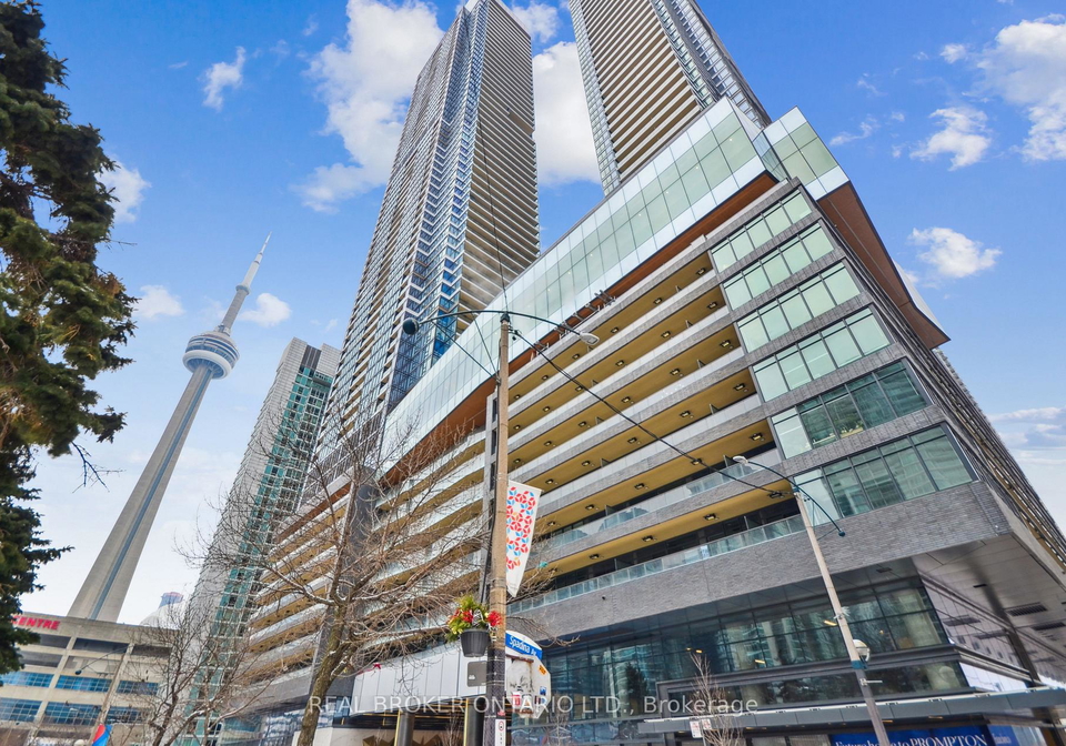1-concord-cityplace-way-toronto-ontario-c12772620