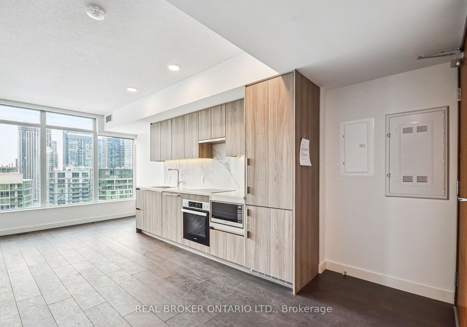 1-concord-cityplace-way-toronto-ontario-c12772620
