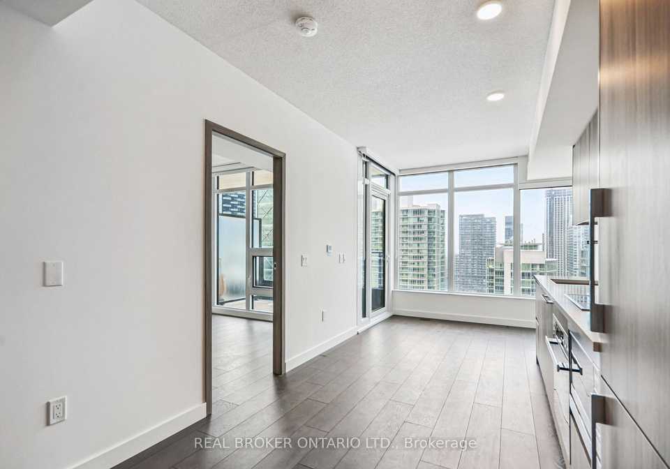 1-concord-cityplace-way-toronto-ontario-c12772620