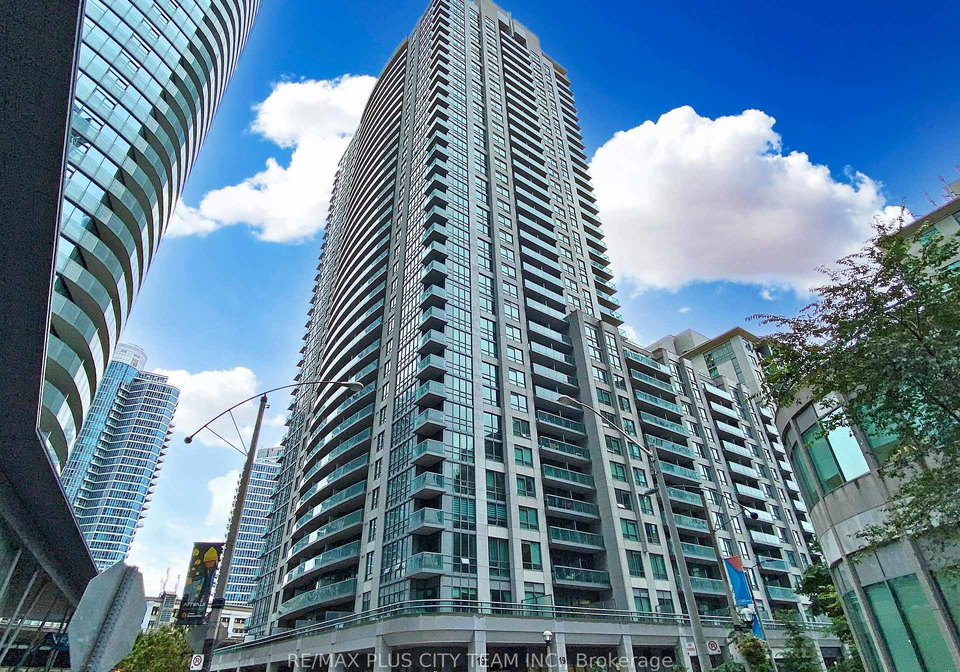 19-grand-trunk-crescent-toronto-ontario-c12772822
