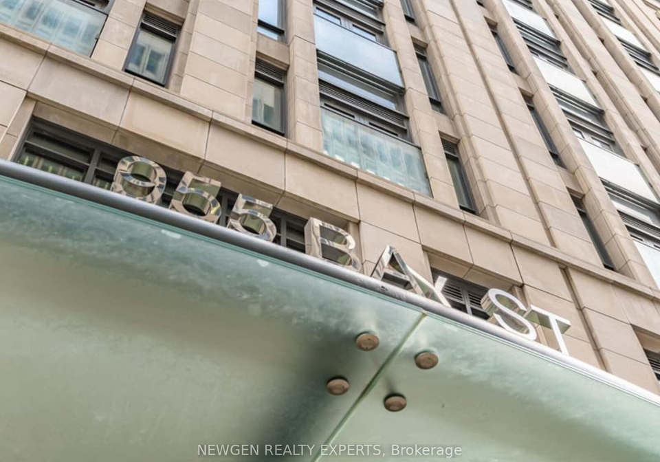 955-bay-street-toronto-ontario-c12773054