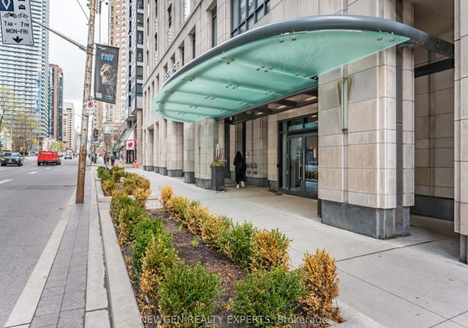 955-bay-street-toronto-ontario-c12773054