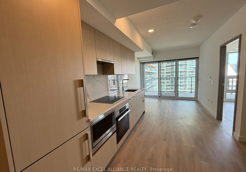 3-concord-cityplace-way-toronto-ontario-c12773404